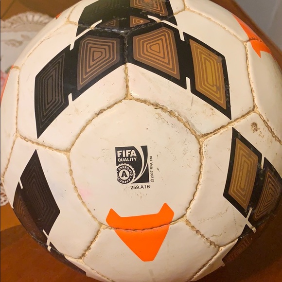 Nike Catalyst Team NFHS match ball - Picture 2 of 4